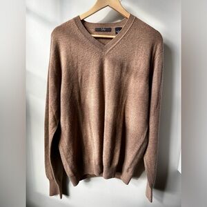 FOLIO NEW YORK Tan V-Neck Cashmere Sweater Soft Cozy Neutral Closet Staple L‎